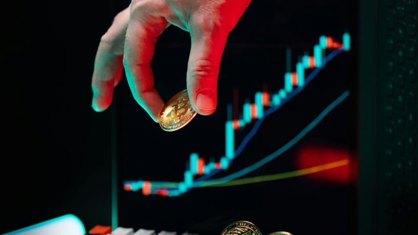 Para Alex Nabuco dos Santos, entender o cenário econômico é essencial antes de investir em imóveis.