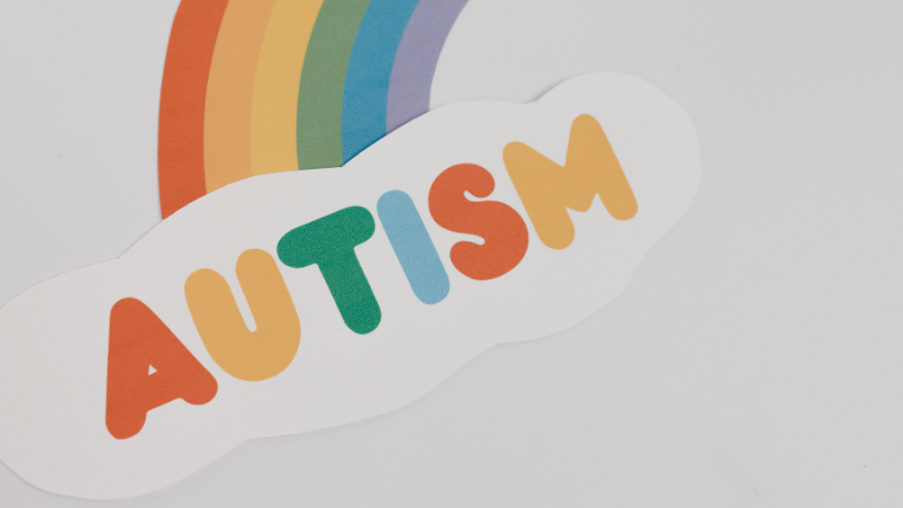 Alexandre Costa Pedrosa destaca como reconhecer os sinais do autismo em diferentes fases da vida, promovendo compreensão e inclusão.
