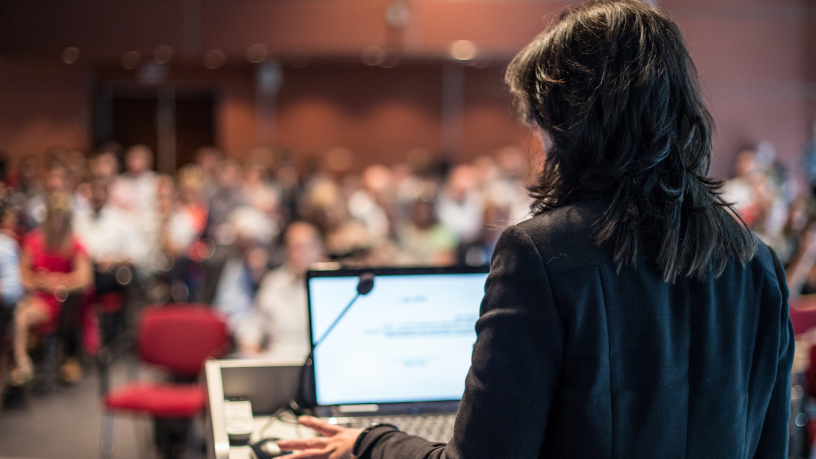 Descubra com Sérgio Bento De Araújo como participar de feiras educacionais amplia networking, conhecimento prático e acelera sua carreira profissional.