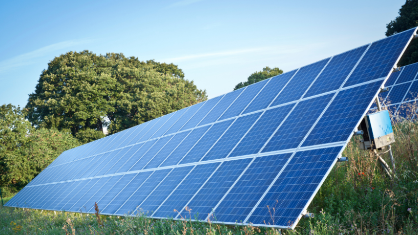 Valderci Malagosini Machado discute o uso de painéis duplos em contenções de subsolos e a relevância do controle de recalques em áreas urbanas densas.