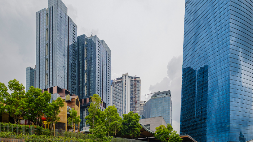 A governança urbana eficiente é base para cidades inteligentes e crescimento sustentável, segundo Alex Nabuco Dos Santos.